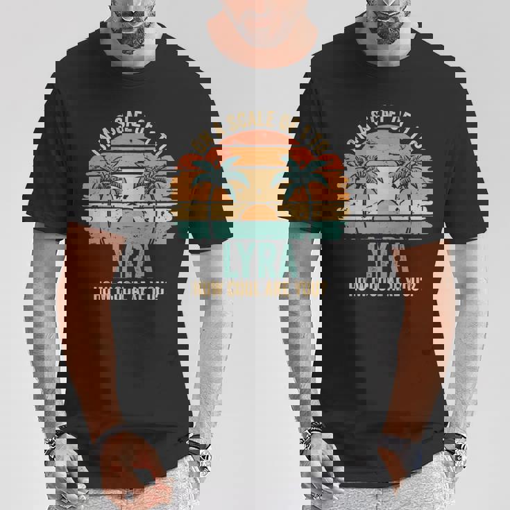 Lyra Cute Retro Girls Groovy Lyra Personalized Name 長袖tシャツ Tシャツ 面白い贈り物