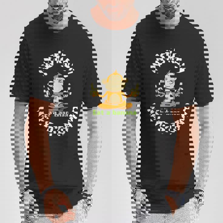 Monkey Never Cramp Eat A Banana Tシャツ 面白い贈り物