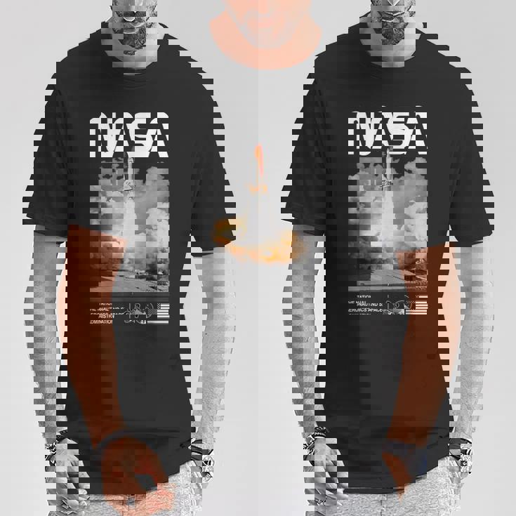 Nasa スペースシャトル打ち上げカラーの黒と白のワームロゴ Tシャツ 面白い贈り物