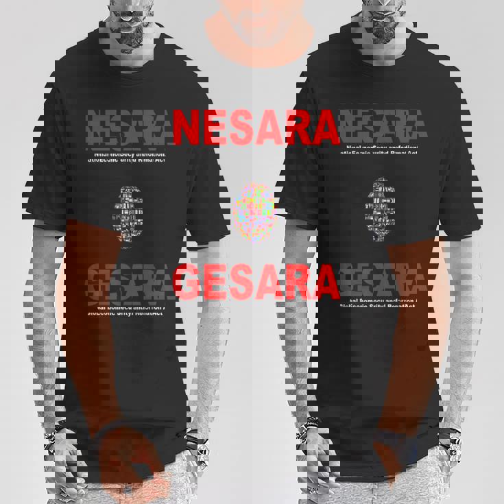 Nesara Gesara、赤い文字。 Tシャツ 面白い贈り物