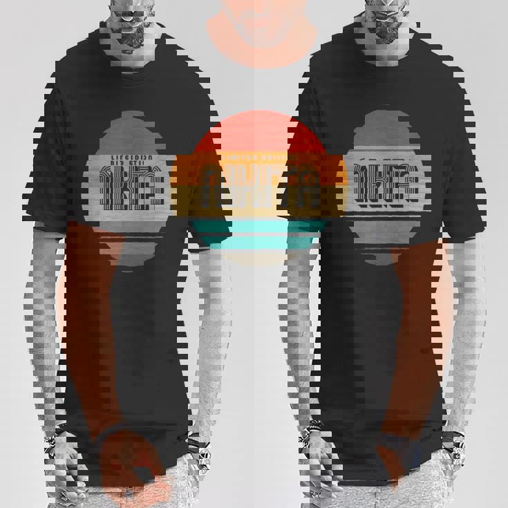 Nikita 名称 レトロ・ヴィンテージ・サンセット 限定版 Tシャツ 面白い贈り物