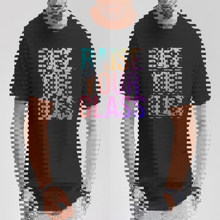 Raise Your Glass Pink Cheers Party Tシャツ 面白い贈り物