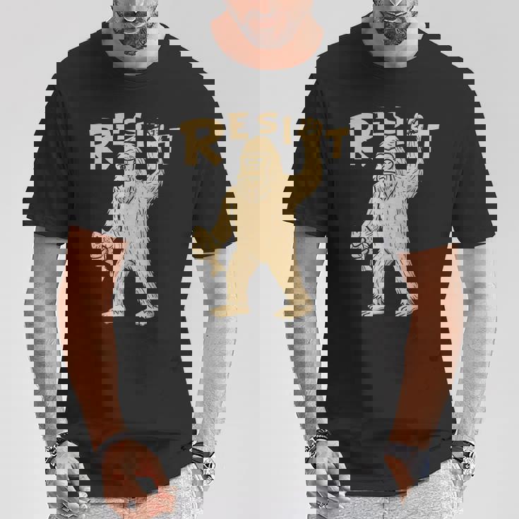 Resist サスカッチティー—面白いクリプティッド抗議 Tシャツ 面白い贈り物