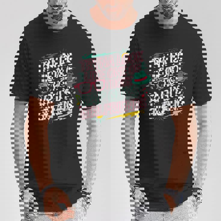 Tryna Look Like One Of Those Rap Guys Girlfriends Tシャツ 面白い贈り物