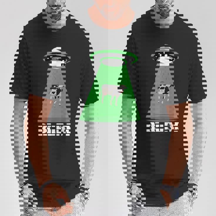 Ufo Cow Abduction Ufo Alien Abduction Tシャツ 面白い贈り物