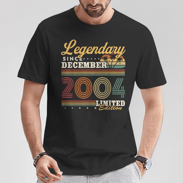 Vintage Cadeau Anniversaire 20 Ans Nés En Décembre 2004 T-Shirt Cadeaux drôles