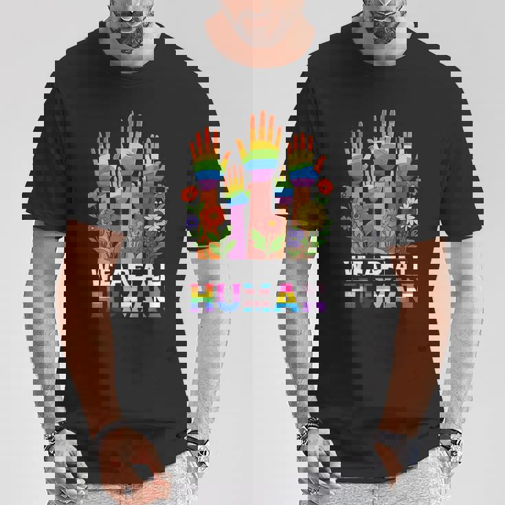 We Are All Human レインボー Lgbt Lgbtq トランスジェンダー ハンドフラワー Tシャツ 面白い贈り物