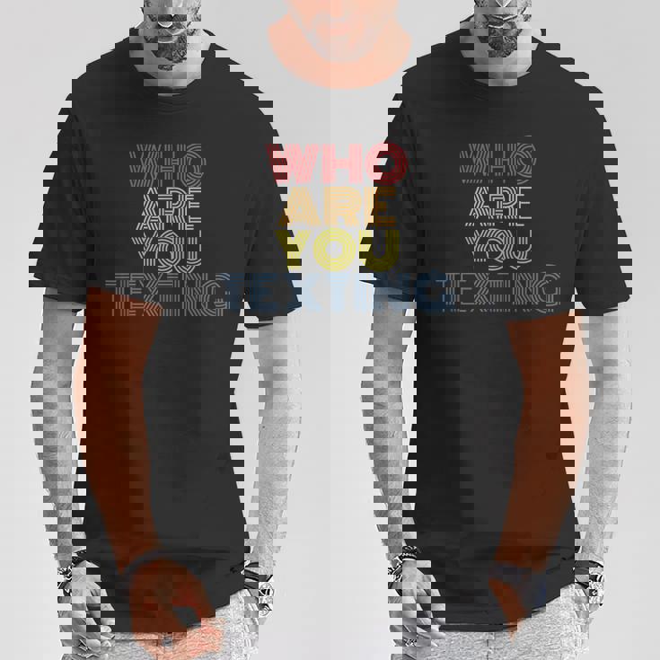 Who Are You Texting aying レトロ 70年代 ヴィンテージ Tシャツ 面白い贈り物