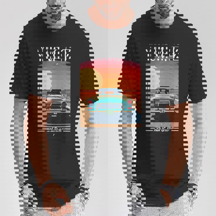 Yuma Az レトロハイウェイ ノスタルジック ヴィンテージカーデザイン Tシャツ 面白い贈り物