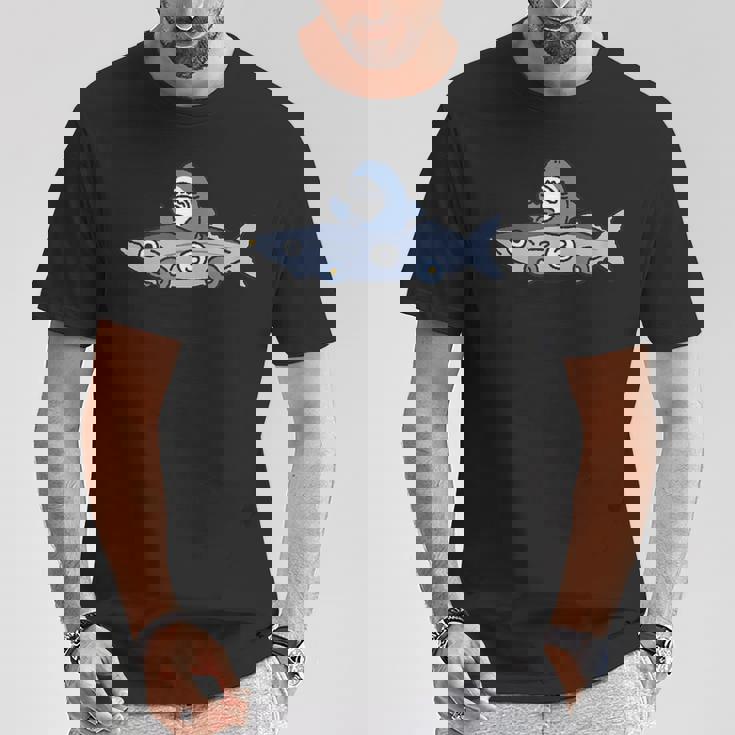 おさかなのくるまを運転するサメ Tシャツ 面白い贈り物