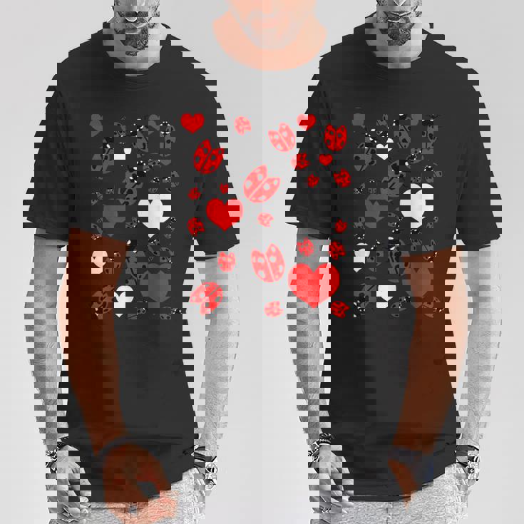 かわいいてんとう虫とハートのてんとう虫柄 Tシャツ 面白い贈り物