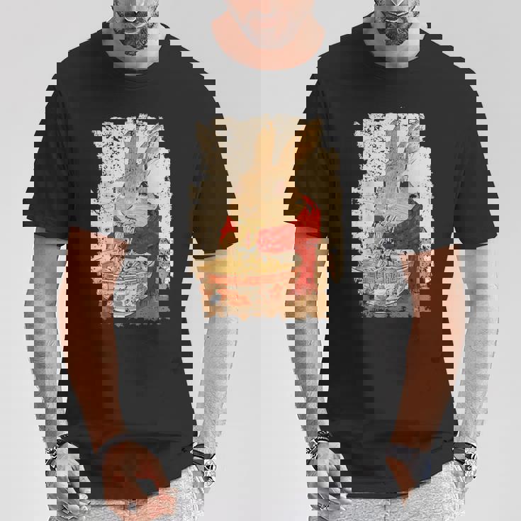 かわいいウサギが麺をすする Tシャツ 面白い贈り物