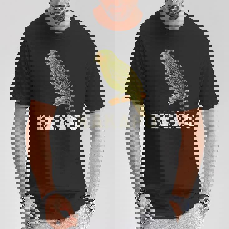 かわいいカカポの鳥が木に座っている Tシャツ 面白い贈り物