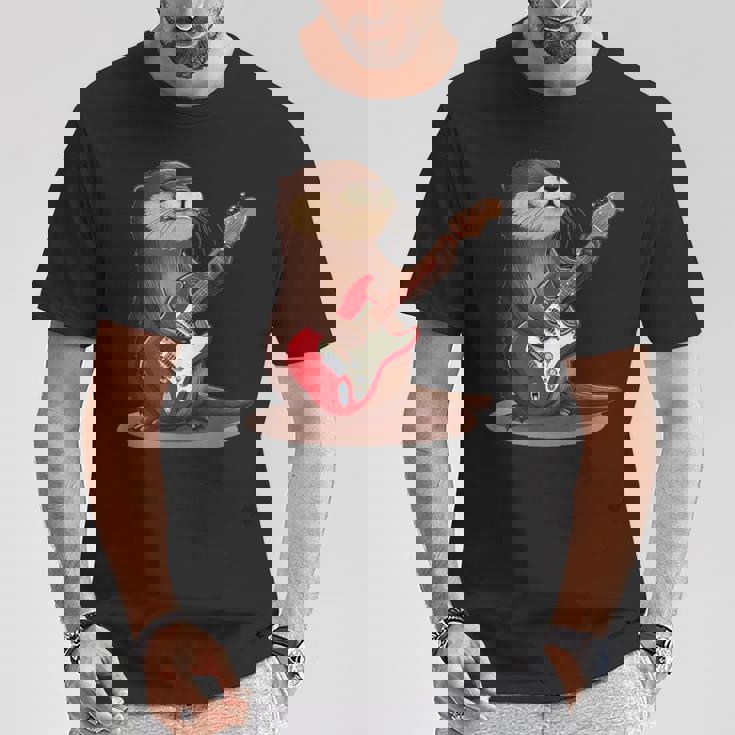 かわいいカワウソがギターを弾くコスチューム。 Tシャツ 面白い贈り物