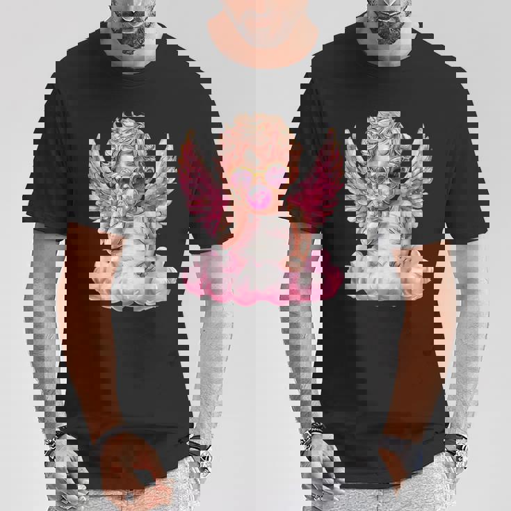 かわいいキューピッド吹くバブルガムサングラスバレンタインデー。 Tシャツ 面白い贈り物