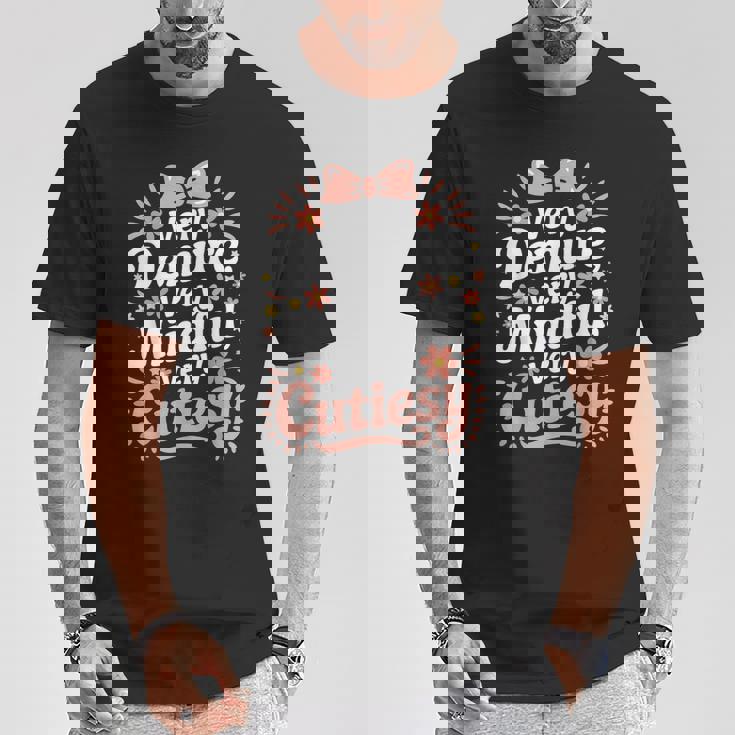 かわい子ちゃんの服はとても控えめで、とてもマインドフルで、とてもかわいいです。 Tシャツ 面白い贈り物