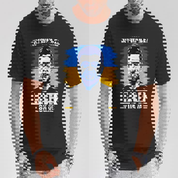 これが本当のリーダーがzelenskyをサポートしているように見えるものです。 Tシャツ 面白い贈り物