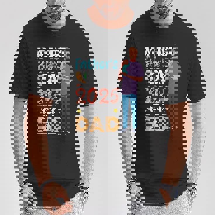 はじめての父の日2025年 赤ちゃんの誇り高きパパを持つお父さんとして Tシャツ 面白い贈り物