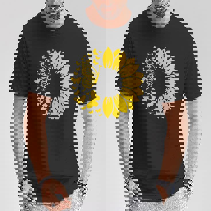 ひまわりと蝶のシルエット、自然の調和。 Tシャツ 面白い贈り物