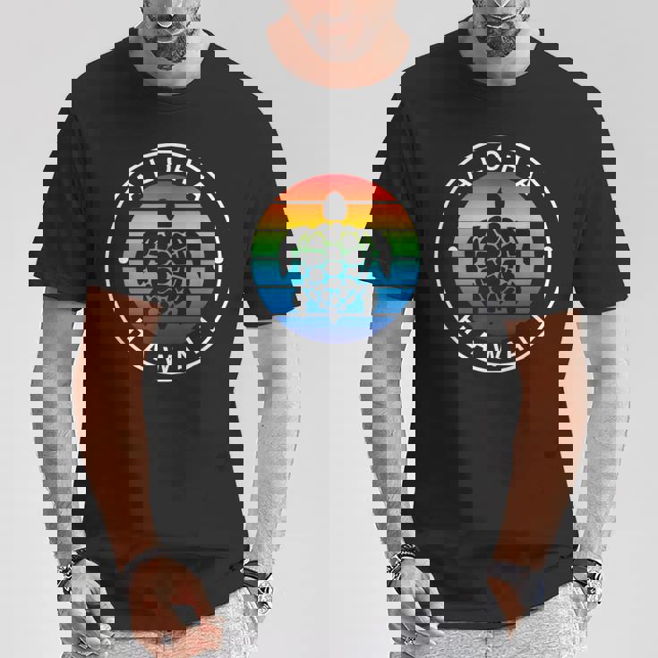 アロハ ハワイ ハワイアン ウミガメ ビーチ オーシャン レインボー ホヌ Tシャツ 面白い贈り物