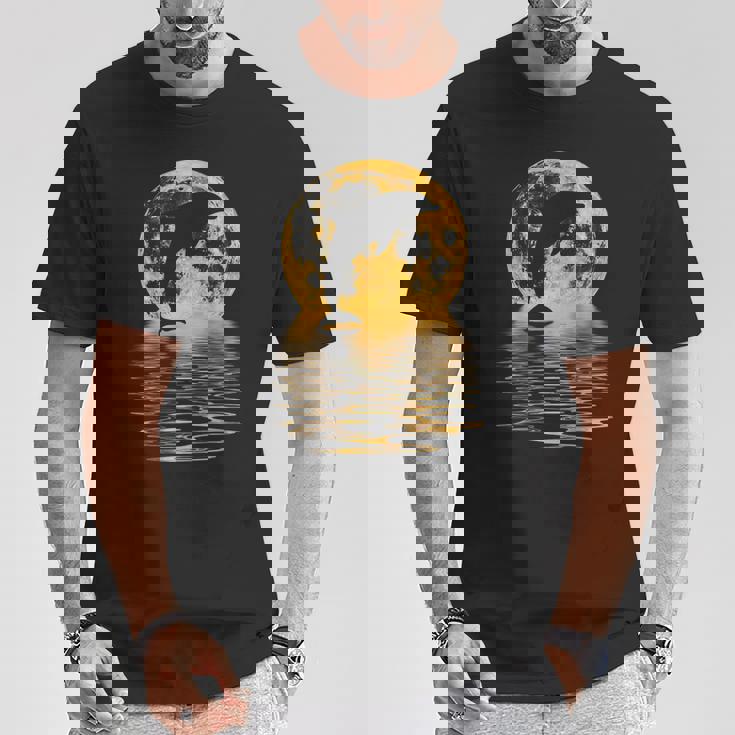 イルカ 海 夕日 月 反射 自然 恋人 ギフト Tシャツ 面白い贈り物