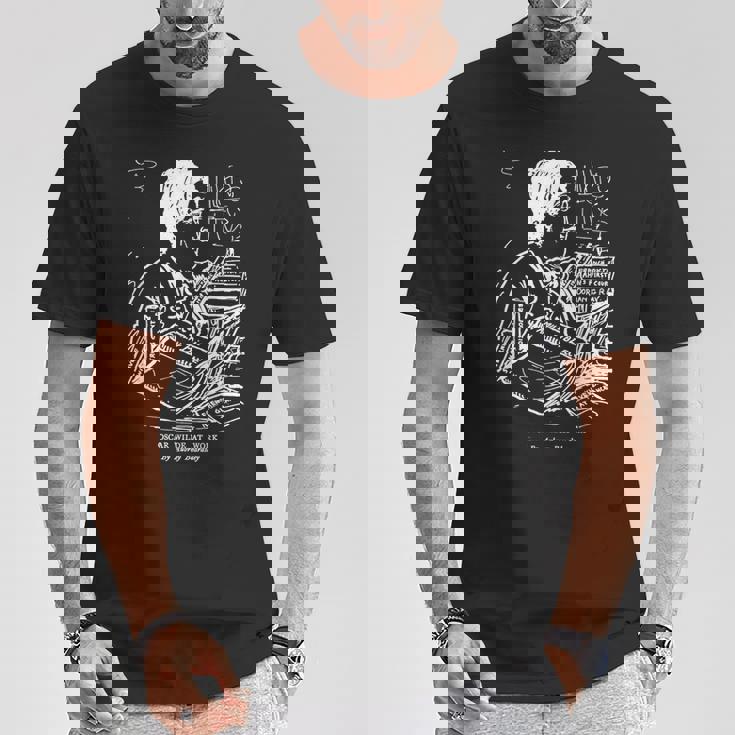 オスカー・ワイルド At Work By オーブリー・ビアズリー 1893 Tシャツ 面白い贈り物