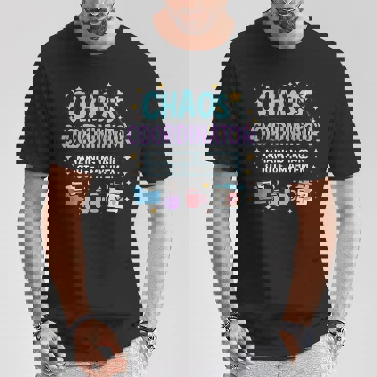 カオスコーディネーター 魔法のように混乱を整える人へ Tシャツ 面白い贈り物