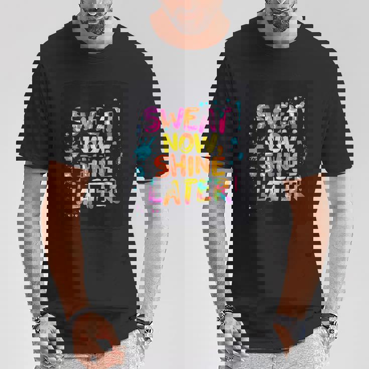 カラフルな汗が今輝き、男の子と女の子のためのステートメント。 Tシャツ 面白い贈り物