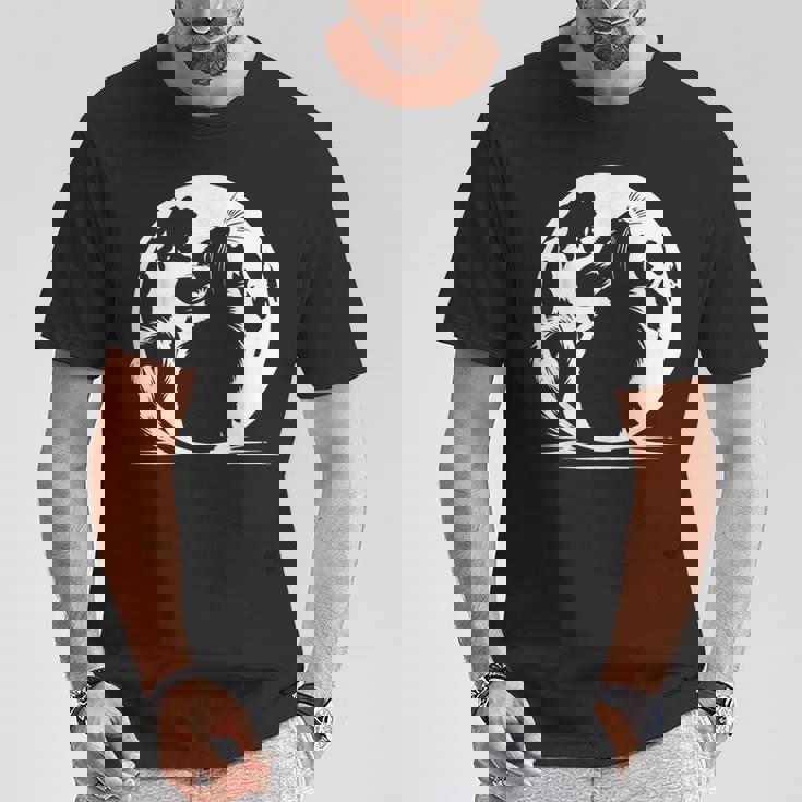 キュートで面白いチンチラが月に吠える Tシャツ 面白い贈り物