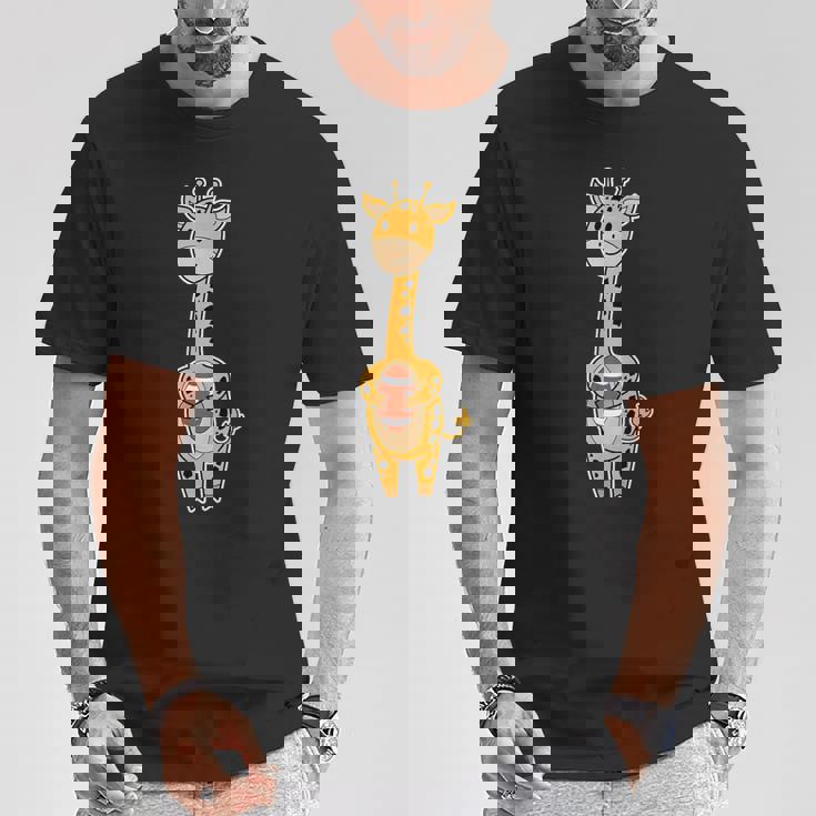 キリンはアメリカンフットボールを演じています。 Tシャツ 面白い贈り物