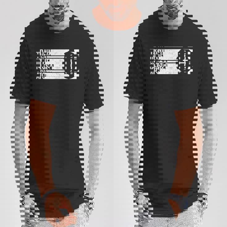 クラシックアーツの5速マニュアルトランスミッションで訓練されています。 Tシャツ 面白い贈り物