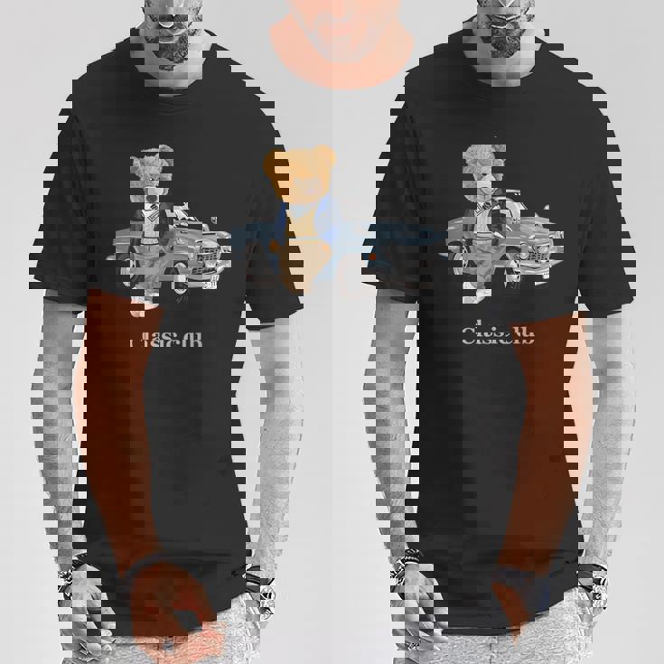 クラシックカーがかわいいテディベア。 Tシャツ 面白い贈り物