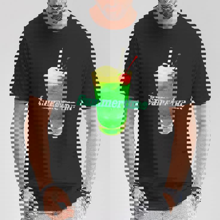 クリームソーダ・夏【 サマータイム 】メロンソーダ 緑 リゾート・夏 大好き 昭和 レトロ Tシャツ 面白い贈り物