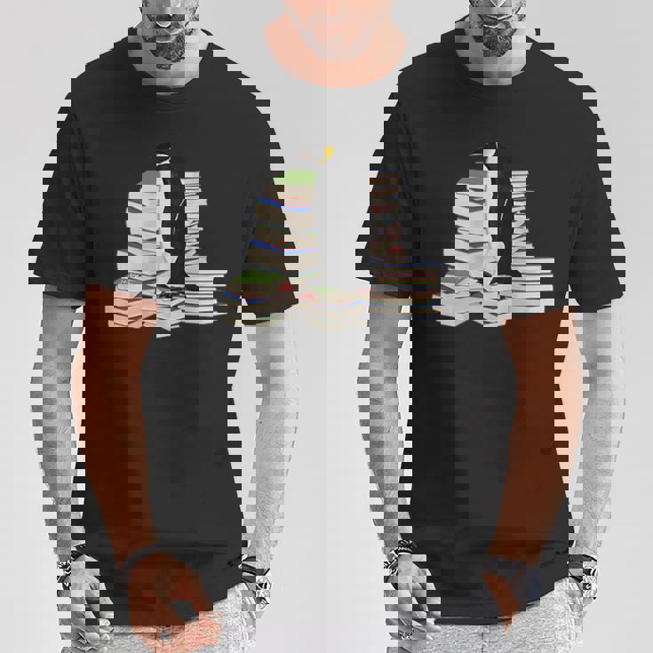 コウテイペンギン 鳥 本 読む 動物 図 バードウォッチング 贈り物 鳥類学者 生物学者 自然科学 Tシャツ 面白い贈り物