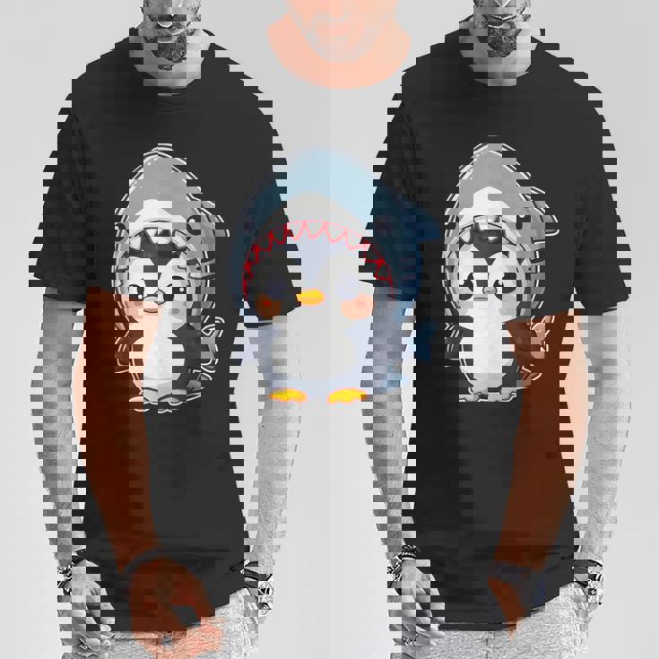 サメのコスチュームを着た面白いペンギン Tシャツ 面白い贈り物