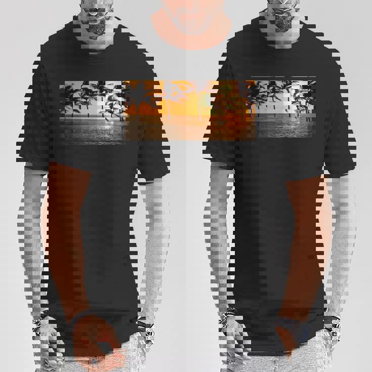 サンセット ビーチ ヤシの木 クール 海 サーフィン Tシャツ 面白い贈り物