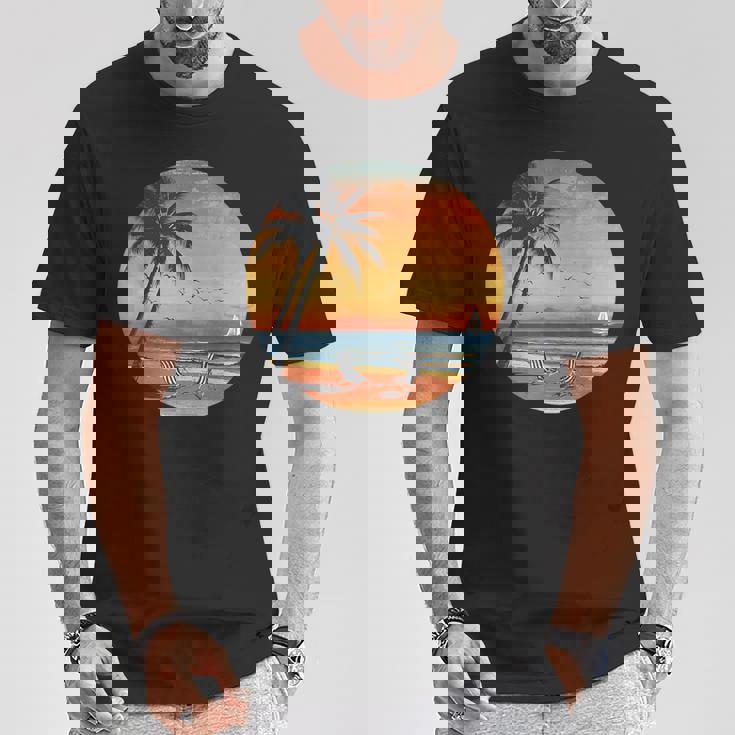 サンセット ビーチ ヤシの木 夏 バイブ レトロ トロピカル 夏 ビーチ Tシャツ 面白い贈り物