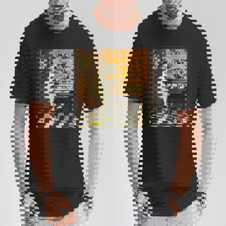 シュールレアリスト絵画 チェスをする猫とサルバドール・ダリ Tシャツ 面白い贈り物