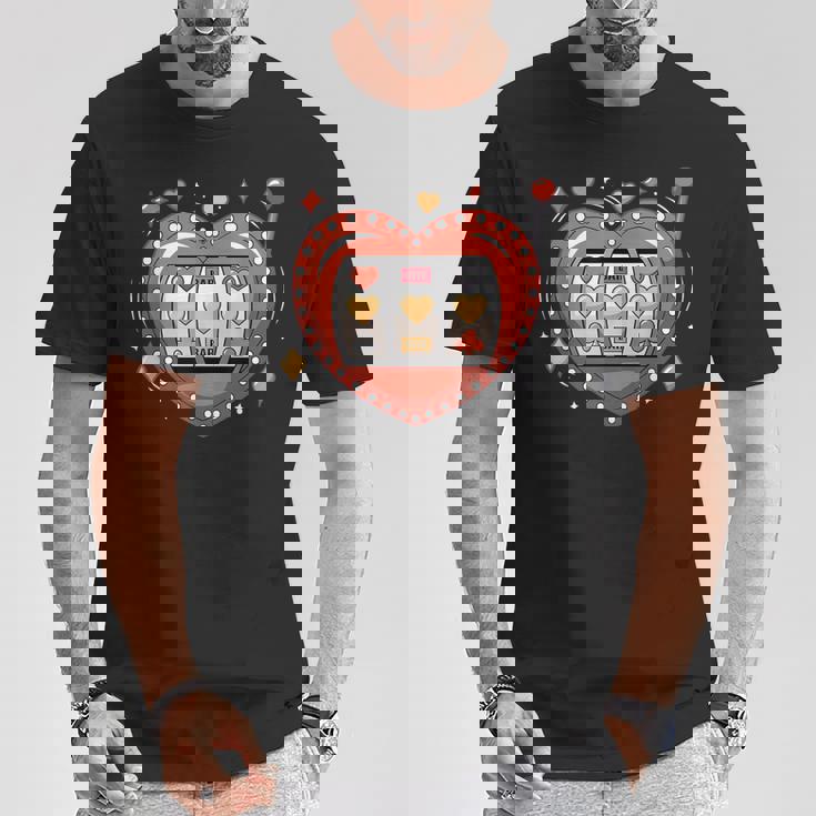 スロットマシンハートジャックポットカジノギャンブル愛好家 Tシャツ 面白い贈り物