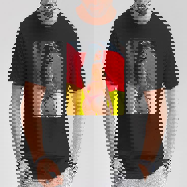 セクシーガールグラフィックtシャツ 「ビキニピンナップガール&ドイツ国旗」 Tシャツ 面白い贈り物