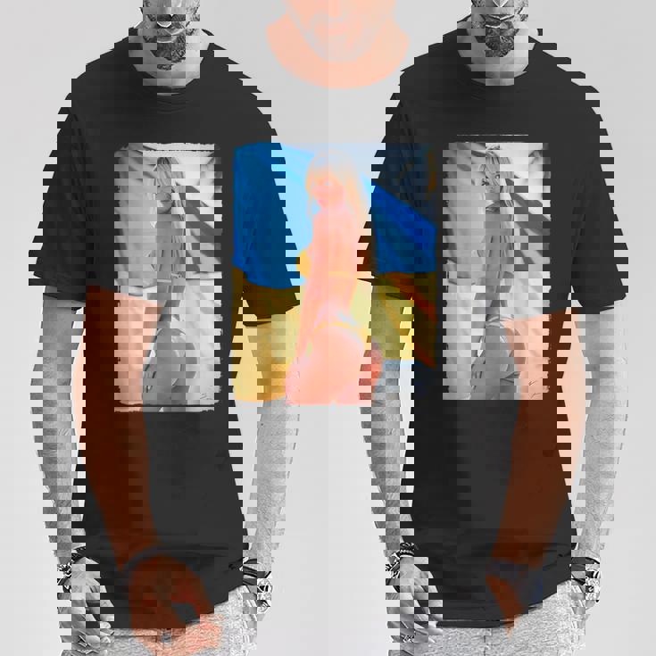 セクシーガールグラフィックtシャツ 「モダンピンナップガール&ウクライナ国旗2」 Tシャツ 面白い贈り物