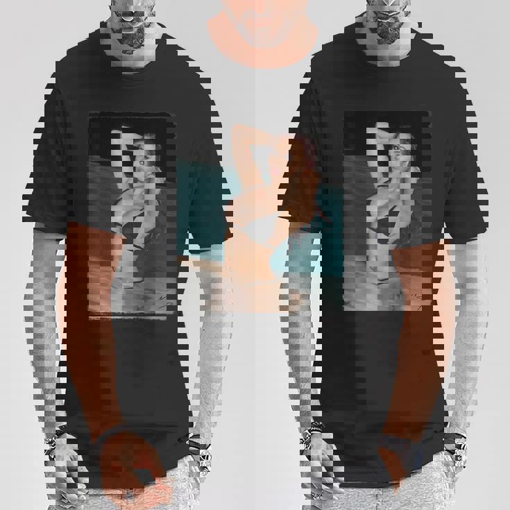 セクシーガールグラフィックtシャツ プールでセクシーなアジアのピンナップガール Tシャツ 面白い贈り物