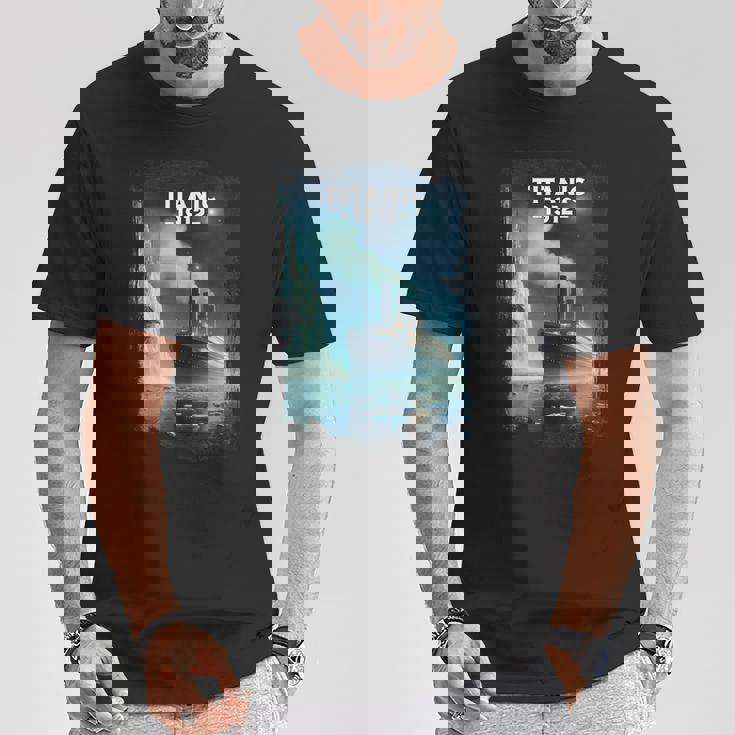 タイタニック号沈没船が1912年に氷山を襲った記念品 Tシャツ 面白い贈り物