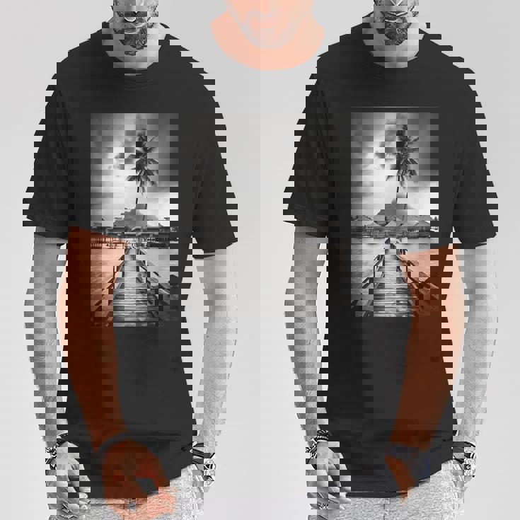 タヒチ州の熱帯小屋のモノクロ写真 Tシャツ 面白い贈り物