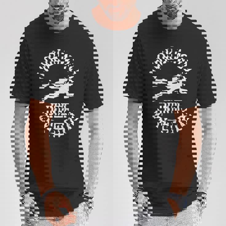 ダイビング I Work Well Under Pressure ダイビング・スポーツ ダイバーの言葉 Tシャツ 面白い贈り物