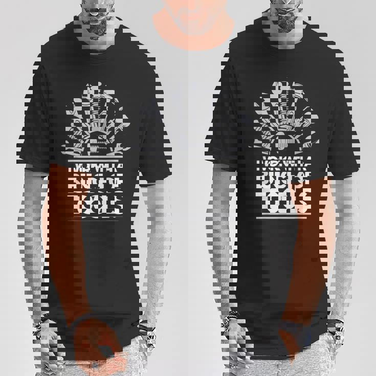 ツール 面白い メカニック 工具を使って仕事 お父さん 夫 ギフト アイデア Tシャツ 面白い贈り物