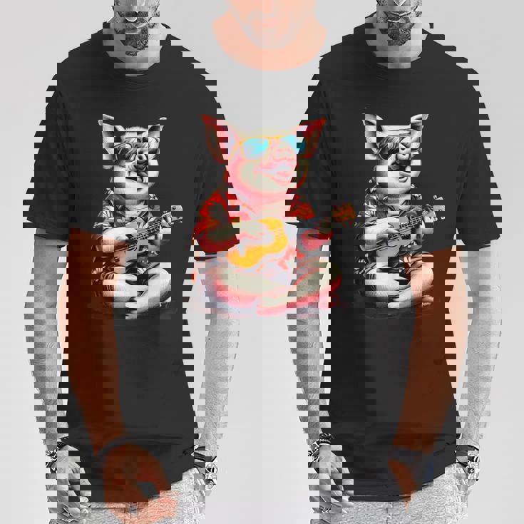 ハワイアンシャツを着たブタ、ウクレレ遊び。 Tシャツ 面白い贈り物