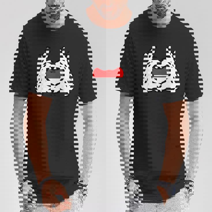 ハートを形作る漫画の手 インドネシア国旗 Tシャツ 面白い贈り物