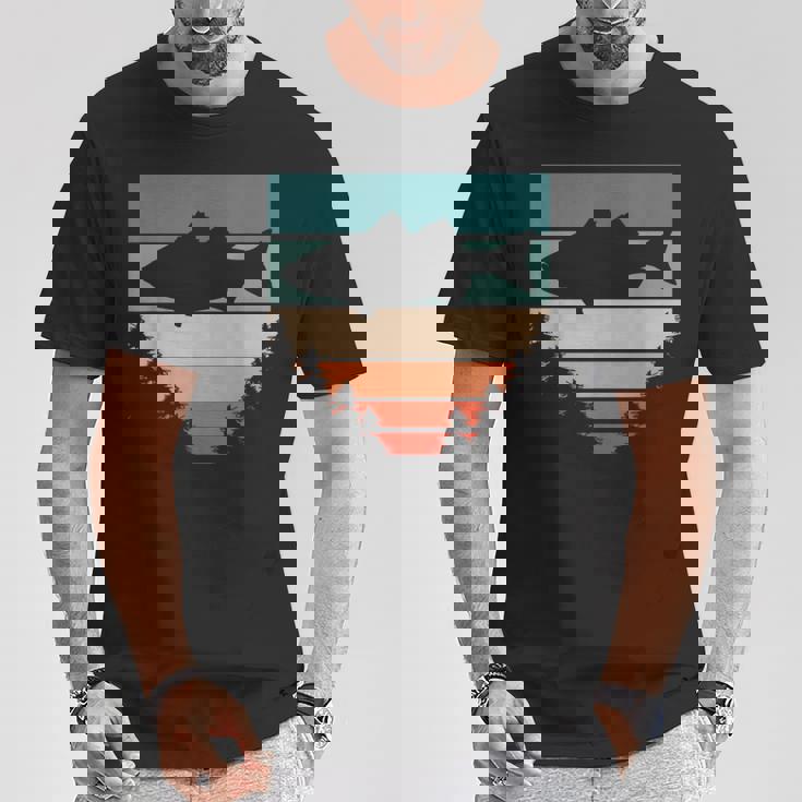 バス釣り森レトロオオクチバスフィッシャーマン Tシャツ 面白い贈り物