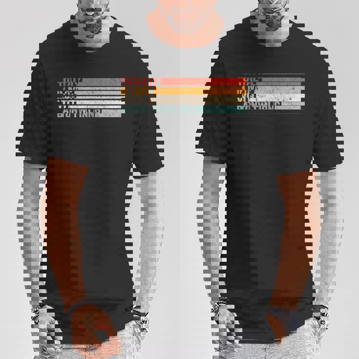 バトントワリングのレトロなバトントワーラーに完全に恋をしています。 Tシャツ 面白い贈り物